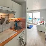 1 Bedroom Cozy In Appartement