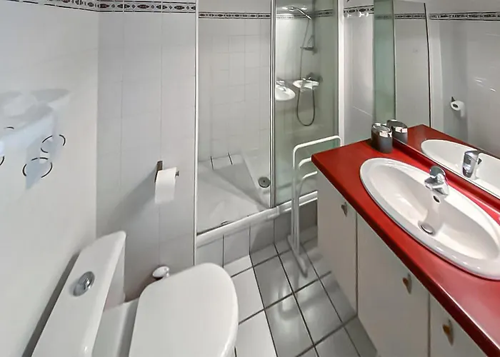 1 Bedroom Cozy In Lägenhet *